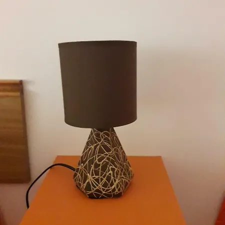 Orange Lägenhet